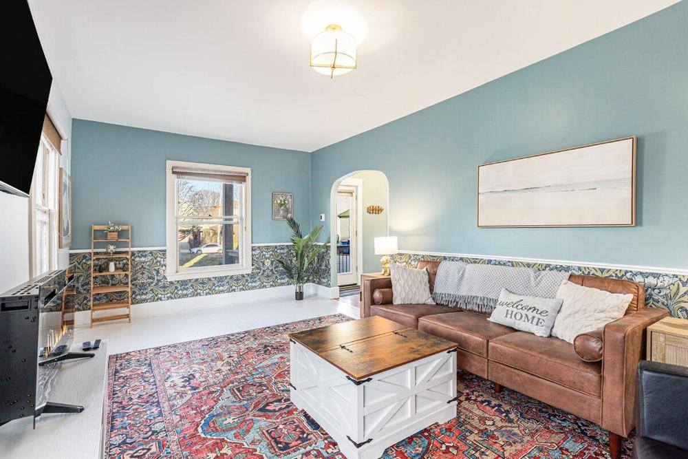 Cozy Furnished Carriage House